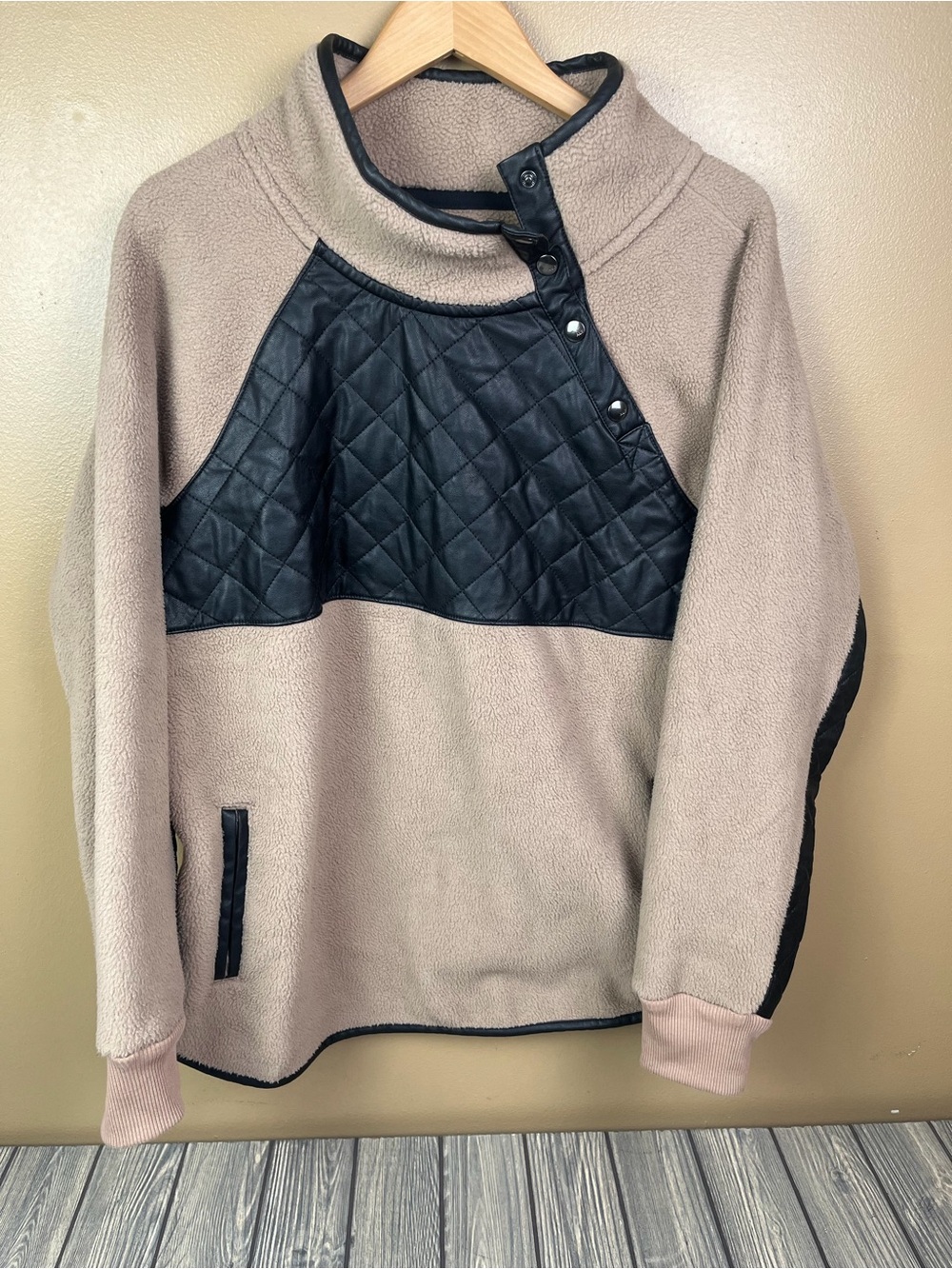 A&F Abercrombie & Fitch Sherpa Pullover Size Large